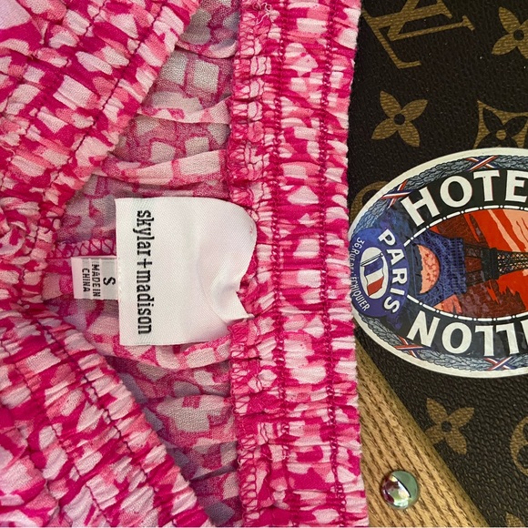 Skylar + Madison Cute Pink Flowy Shorts. Size Small - Picture 3 of 3